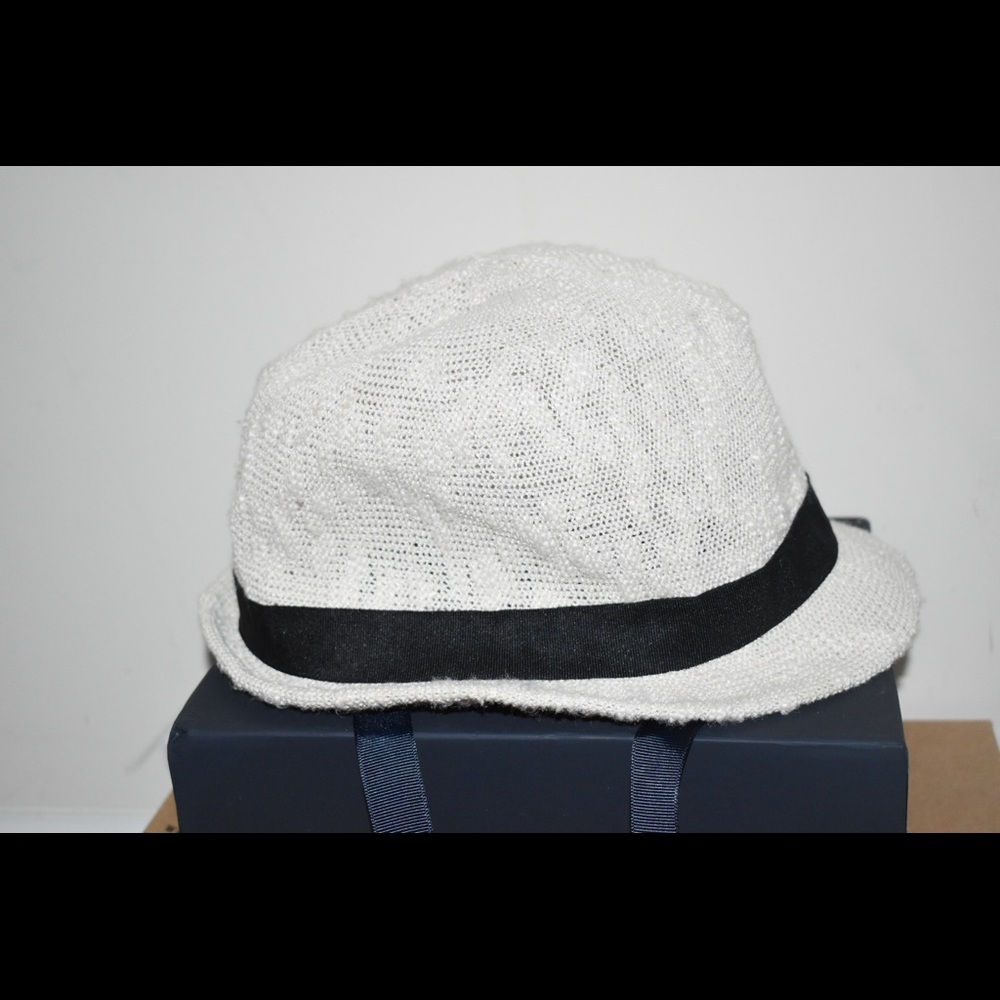 White/cream Fedora
